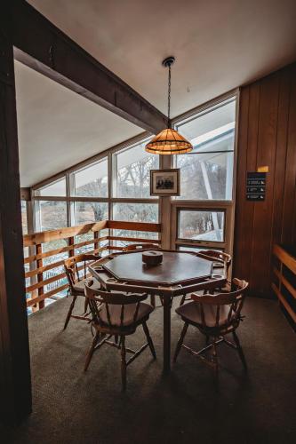 hideaway inn mt snow