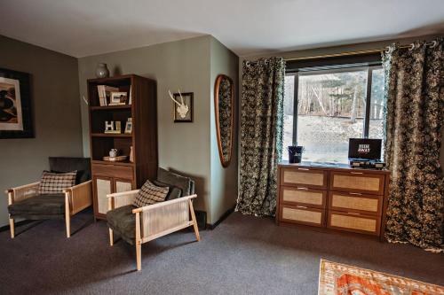 hideaway inn mt snow