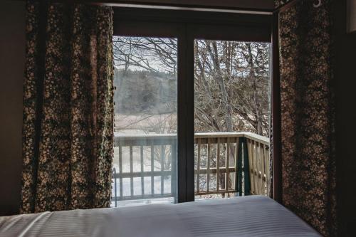 hideaway inn mt snow