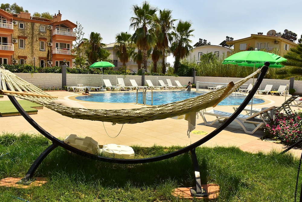 nora suit hotel
