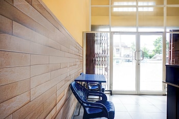 Oyo 95017 Kapten Muslim Residence,,2 star