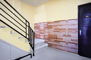 Oyo 95017 Kapten Muslim Residence,,2 star