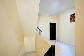 Oyo 95017 Kapten Muslim Residence,,2 star