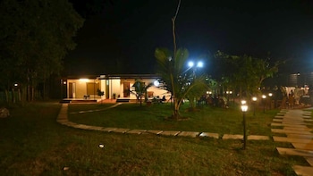 jungle farms by maark inn