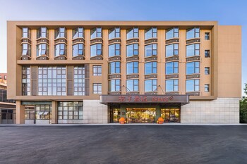 orange hotel