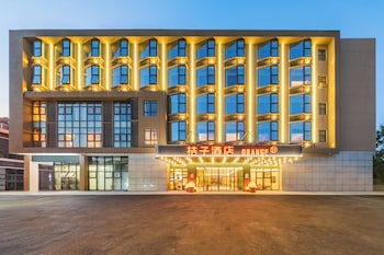 orange hotel