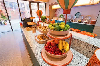 orange hotel