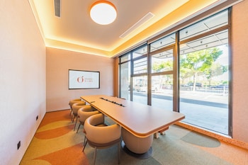orange hotel