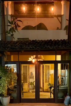 Ahangama Surf Club,,2 star