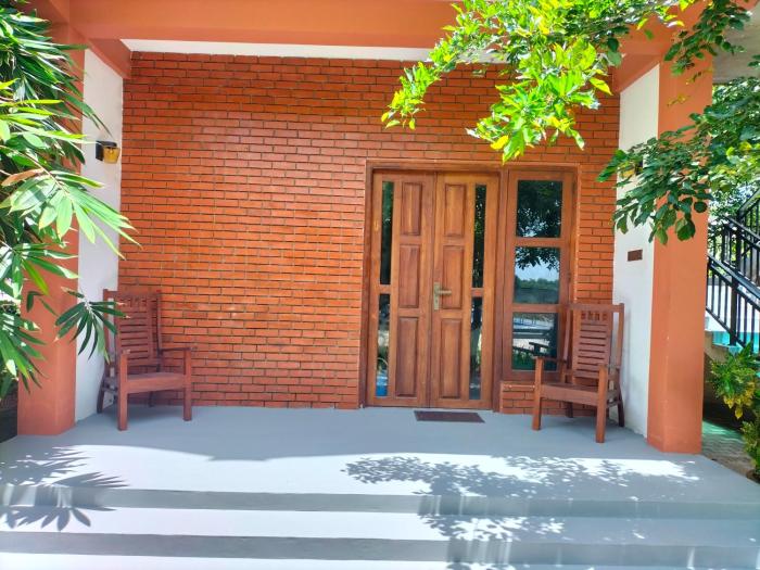 village avenue resort