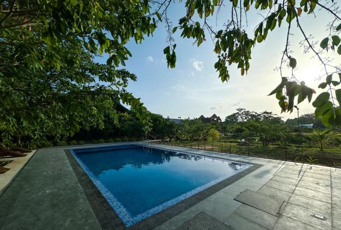village avenue resort