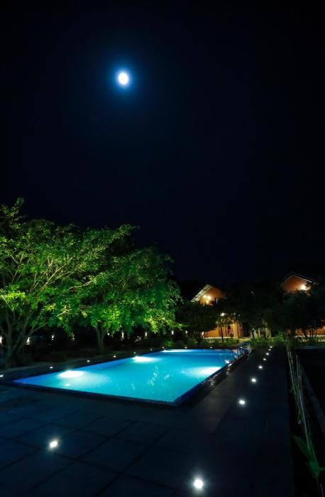 village avenue resort