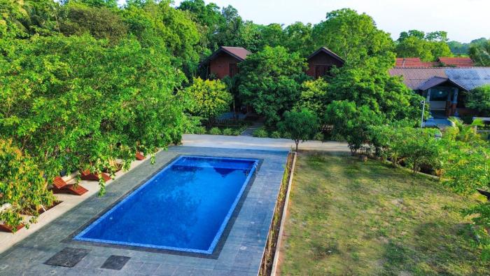 village avenue resort