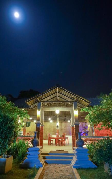 village avenue resort