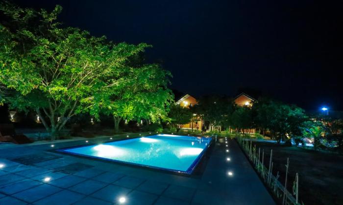 village avenue resort