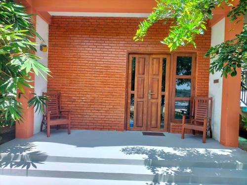 village avenue resort