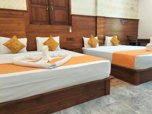 village avenue resort