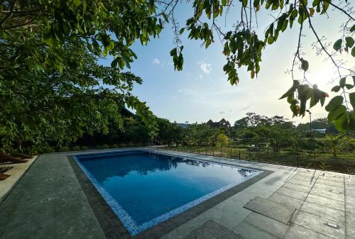 village avenue resort