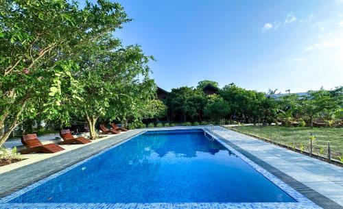 village avenue resort