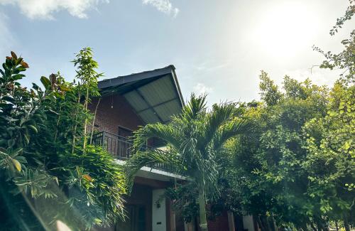 village avenue resort