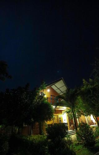 village avenue resort