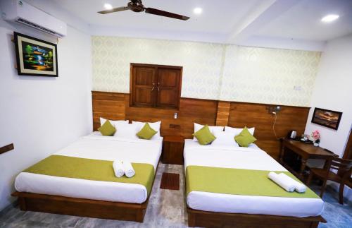 village avenue resort