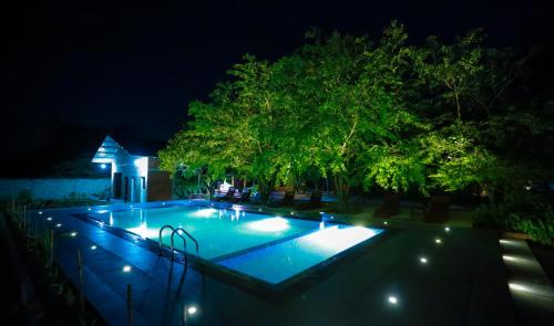 village avenue resort