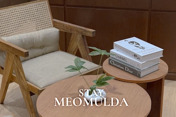 Stay Meomulda,,2 star