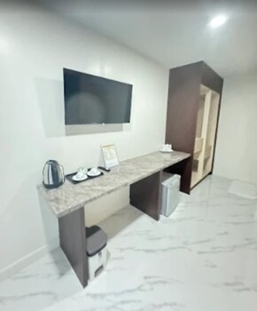 Sunisa Resort,,2 star
