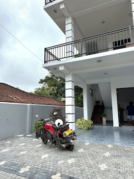 Pearl Kingdom Hotel & Resort,,3 star