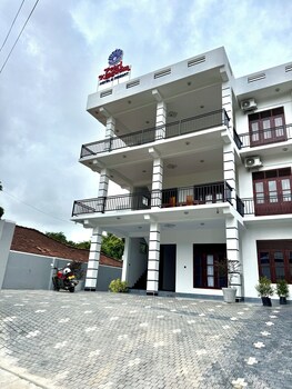 Pearl Kingdom Hotel & Resort,,3 star