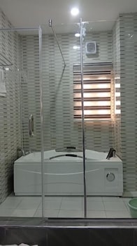 uptown life hotel and suites