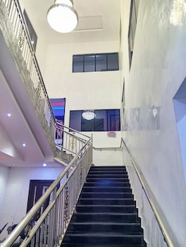 uptown life hotel and suites