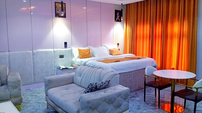 uptown life hotel and suites