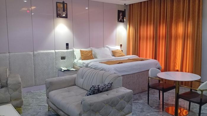 uptown life hotel and suites