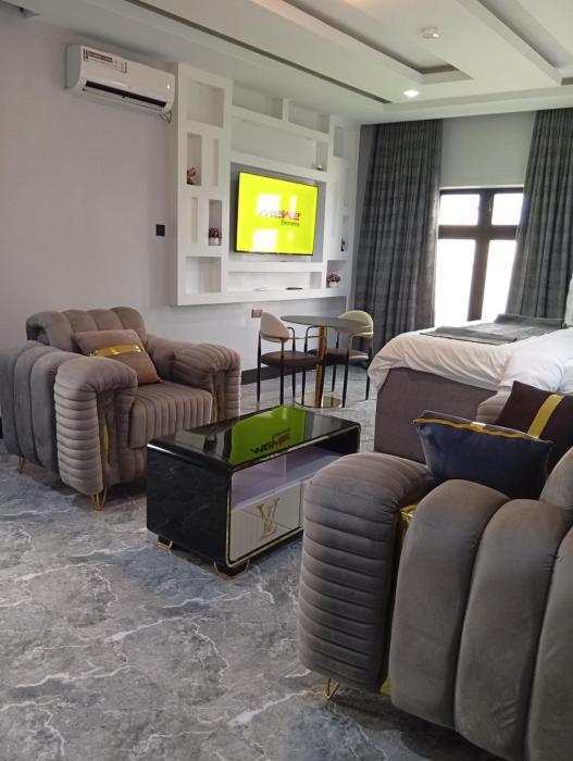 uptown life hotel and suites