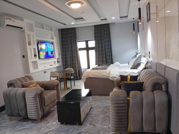 uptown life hotel and suites