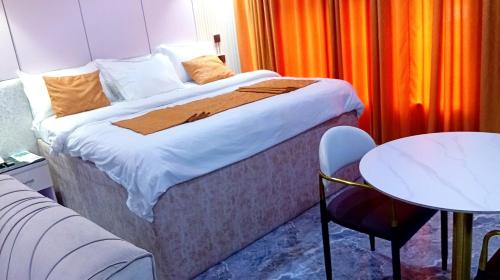 uptown life hotel and suites