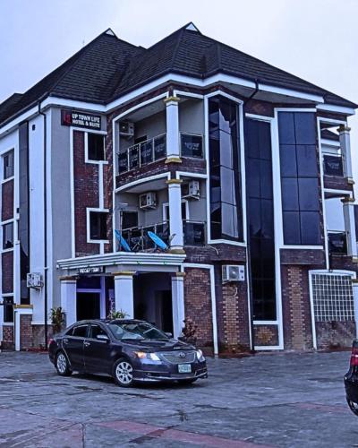 uptown life hotel and suites
