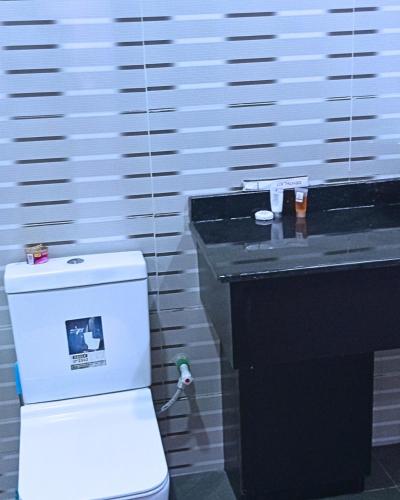 uptown life hotel and suites