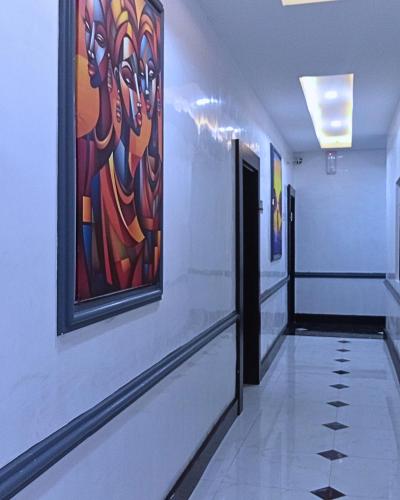 uptown life hotel and suites
