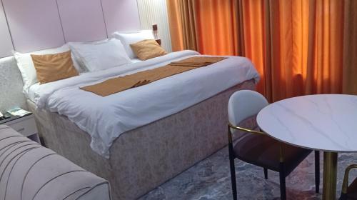 uptown life hotel and suites