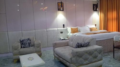 uptown life hotel and suites