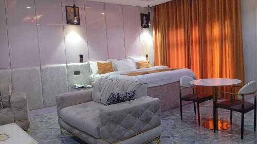 uptown life hotel and suites