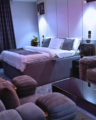 uptown life hotel and suites