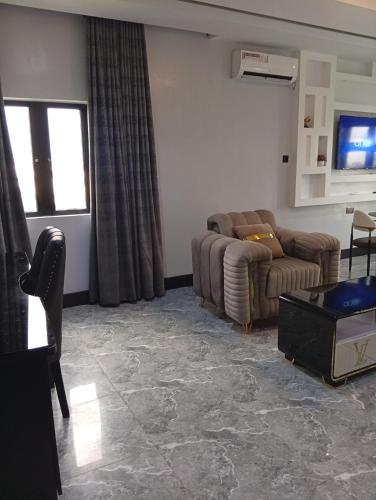 uptown life hotel and suites