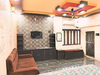 atharv paying guest house