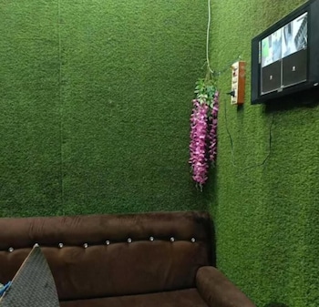 atharv paying guest house