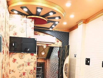 atharv paying guest house
