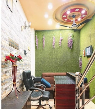 atharv paying guest house